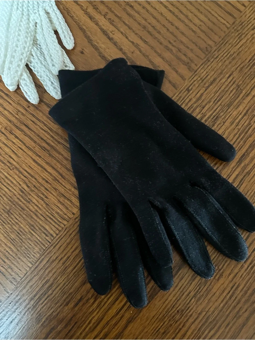 Classic Women's Black and White Glove Set - Three-Pair Collection
